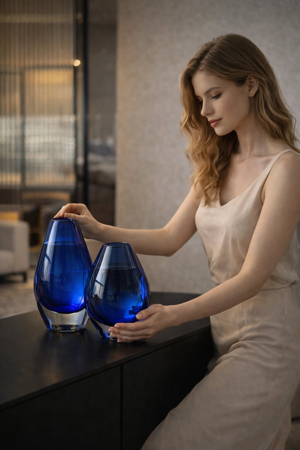 ваза как акцентный арт-объект в гостиной