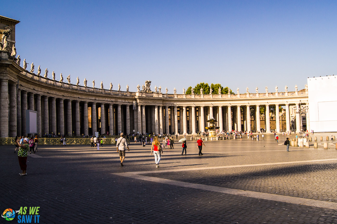 Бернини окружил площадь колоссальной колоннадой Построен для того, чтобы принять посетителей в «материнские объятия Матери-Церкви»