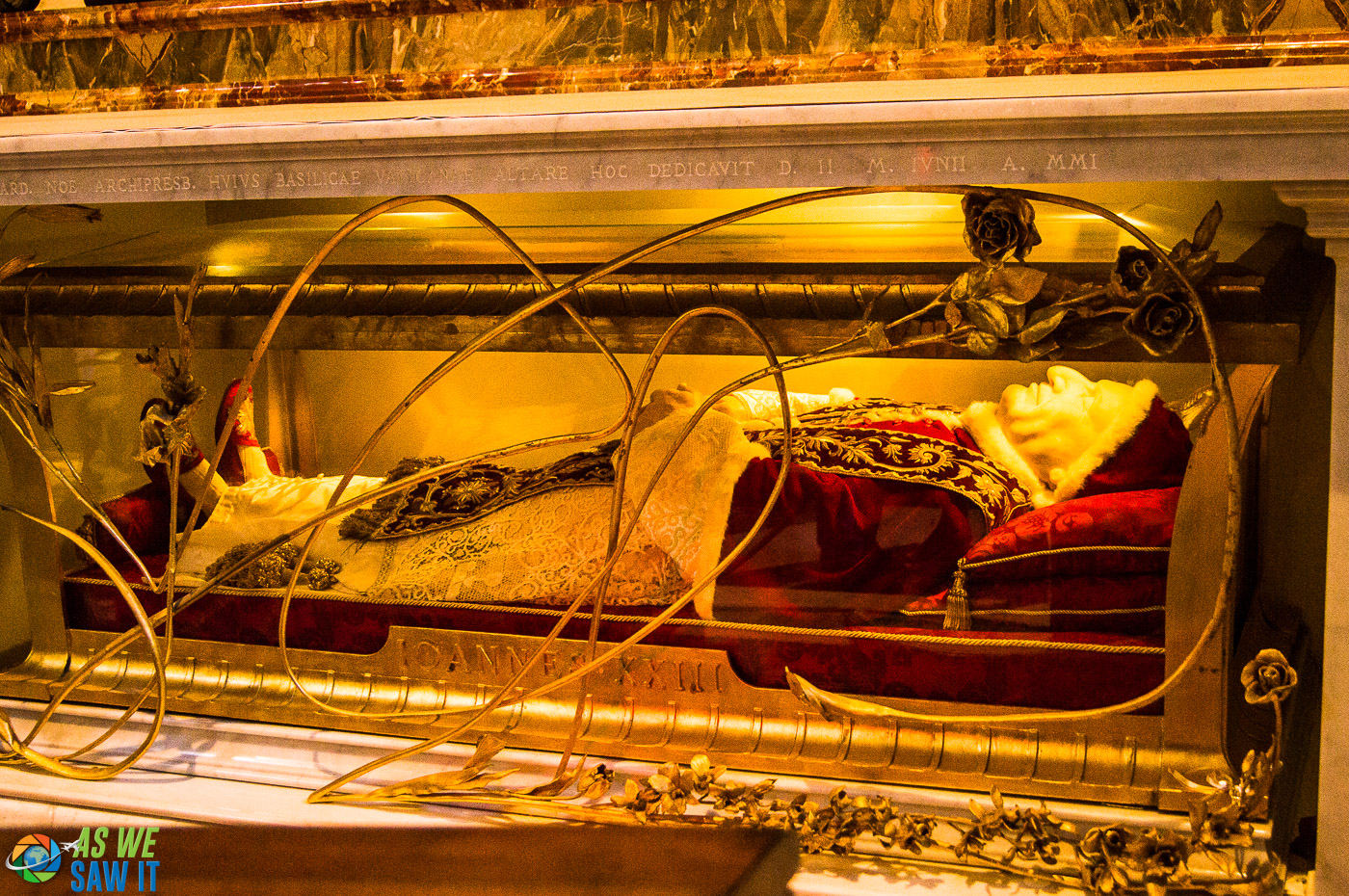 Вы не увидите никакого золотого листа или тел в Скави, но вы увидите их в базилике