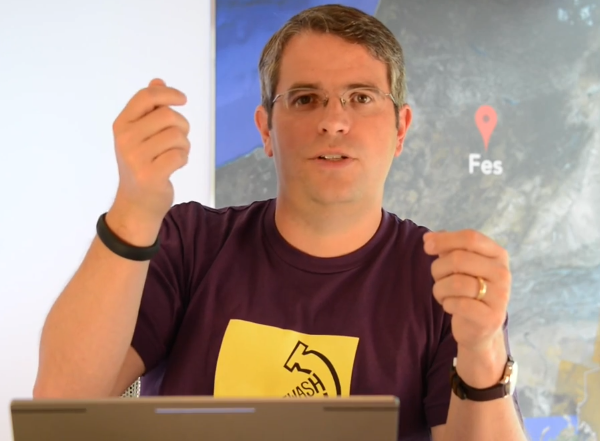 Последний   Google Webmaster   В справочном видео с участием выдающегося инженера Мэтта Каттса поднимается тема о том, как правильно обрабатывать несколько доменов